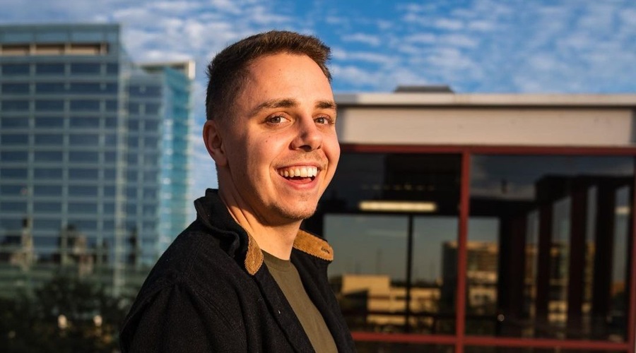 周三路透社技术分析师表示,现货黄金的支撑位可能会面临考验,具体来说是每盎司 2894 美元。如果这一关键支撑被突破,黄金价格可能会进一步下滑,最低可能会探至 2861 美元至 2879 美元的区间。