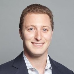 以色列国防军于26日发布公告,表示监测到一枚由加沙地带发射的火箭弹,这枚火箭最终落回了加沙地区。对此,以色列军方随即对该地区的多个火箭发射器实施了攻击。