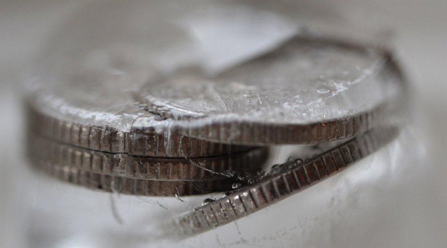 伦敦金属交易所(LME)铜价下跌76美元,最新报9343美元/吨;铝价上扬6美元,最新报价2616美元/吨;锌价则下挫32美元,最新成交价为2810美元/吨。