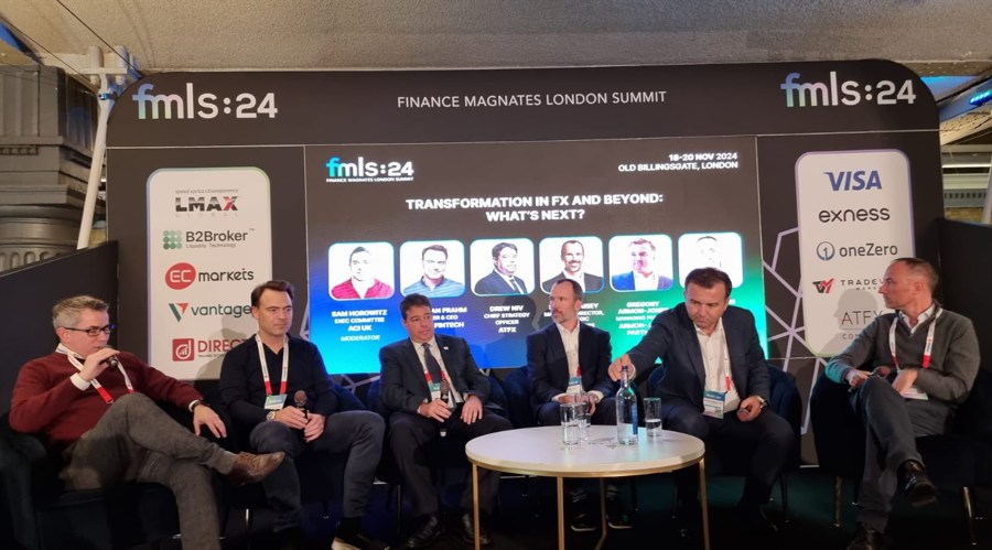 今日美元兑人民币中间价为7.1745,上调7.00点,上一交易日报为7.1738;